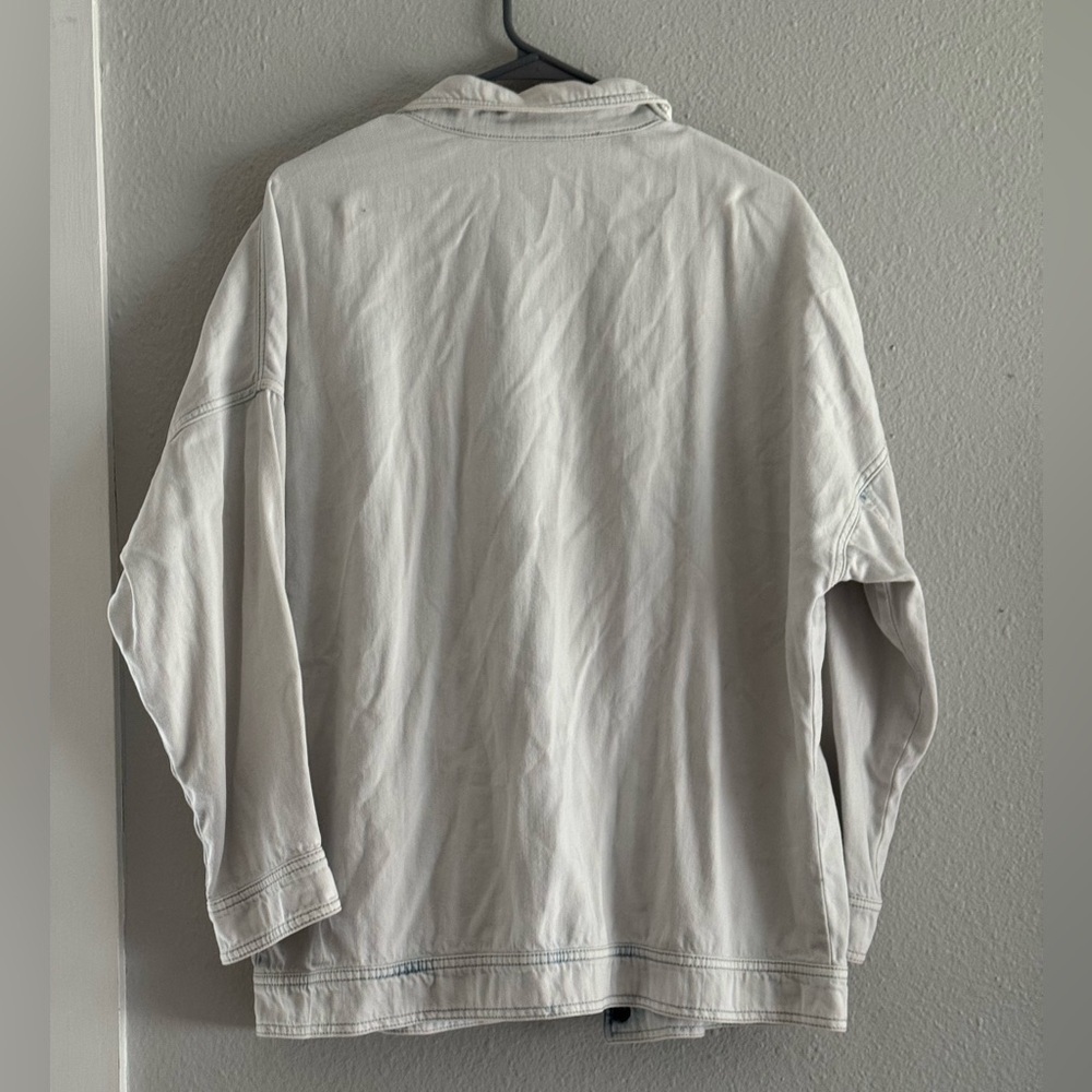 Cabi oversized jean jacket. Bleach washed denim jacket size small ‘Drew’ Style - Picture 10 of 16
